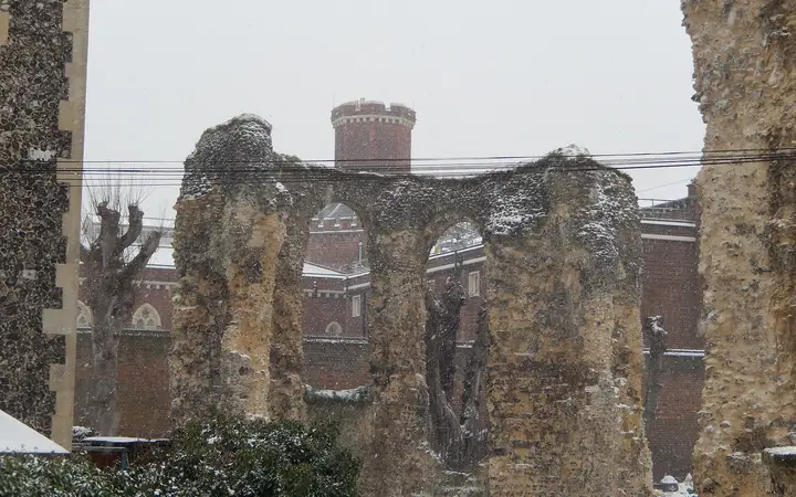 Reading Abbey's ruins in snow